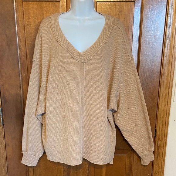 Aerie Big Hug V-Neck Waffle Sweatshirt in a brown/camel/tan  Oversized Small - Picture 2 of 11